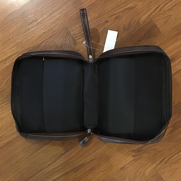 Bible or book carrying case. Animal print and rhinestone cross. NWT - Picture 5 of 7